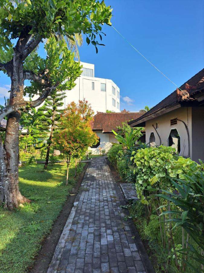 Surfers Beachfront Lombok Hotell Kuta  Exteriör bild