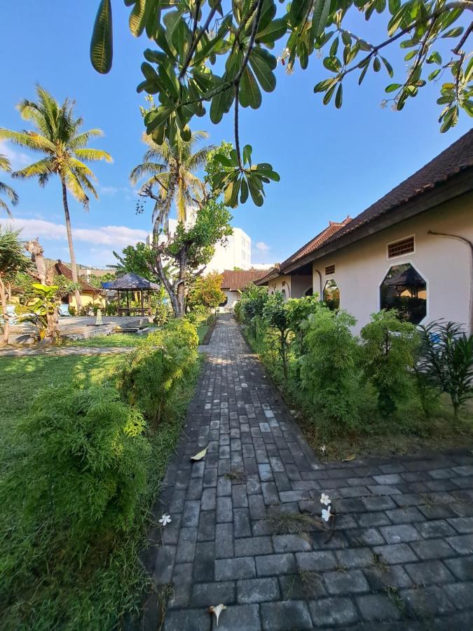 Surfers Beachfront Lombok Hotell Kuta  Exteriör bild